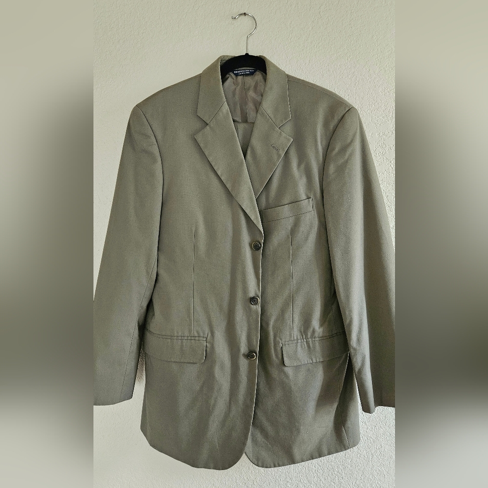 Olive Green 33L Brooks Brothers suit